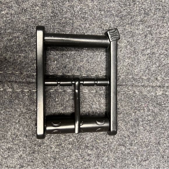 Hurley Belt Buckle - Picture 2 of 4